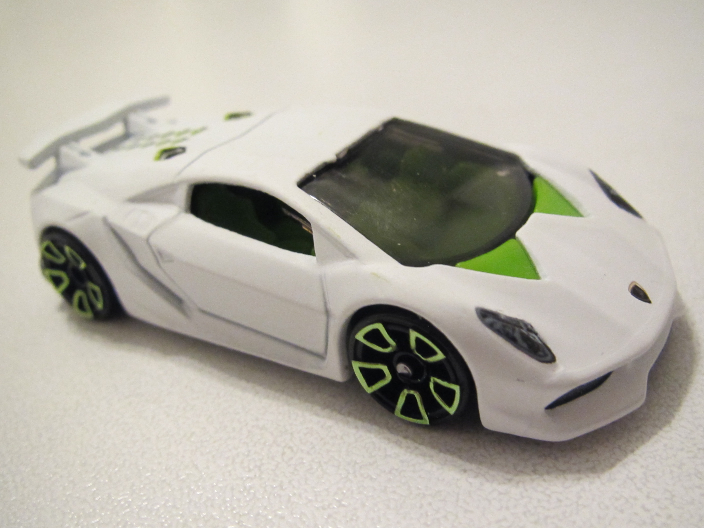 hot wheels lamborghini sesto elemento