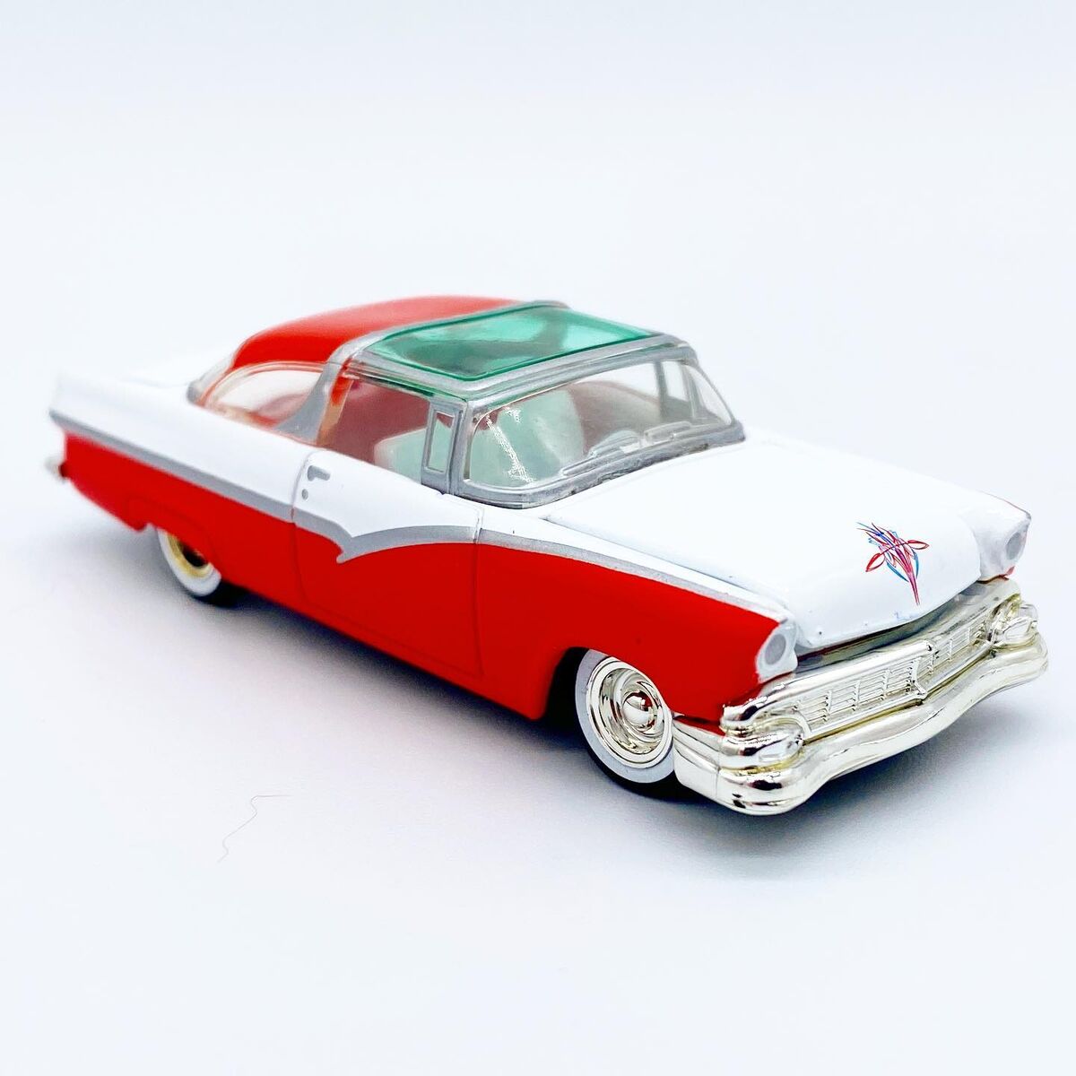 Hot wheels crown victoria hot sale