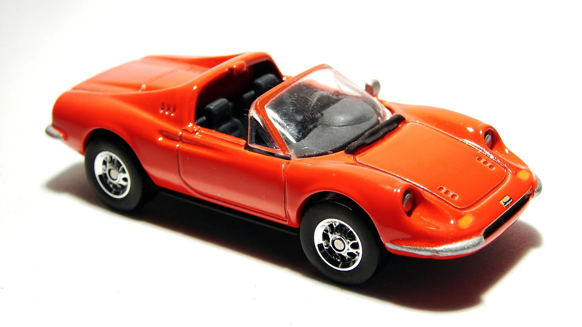 1/18 ホットウィール フェラーリ DINO 246 GTS