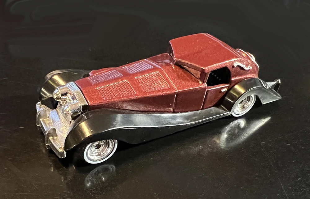 2021 Cruella de Vil (Dark Red)