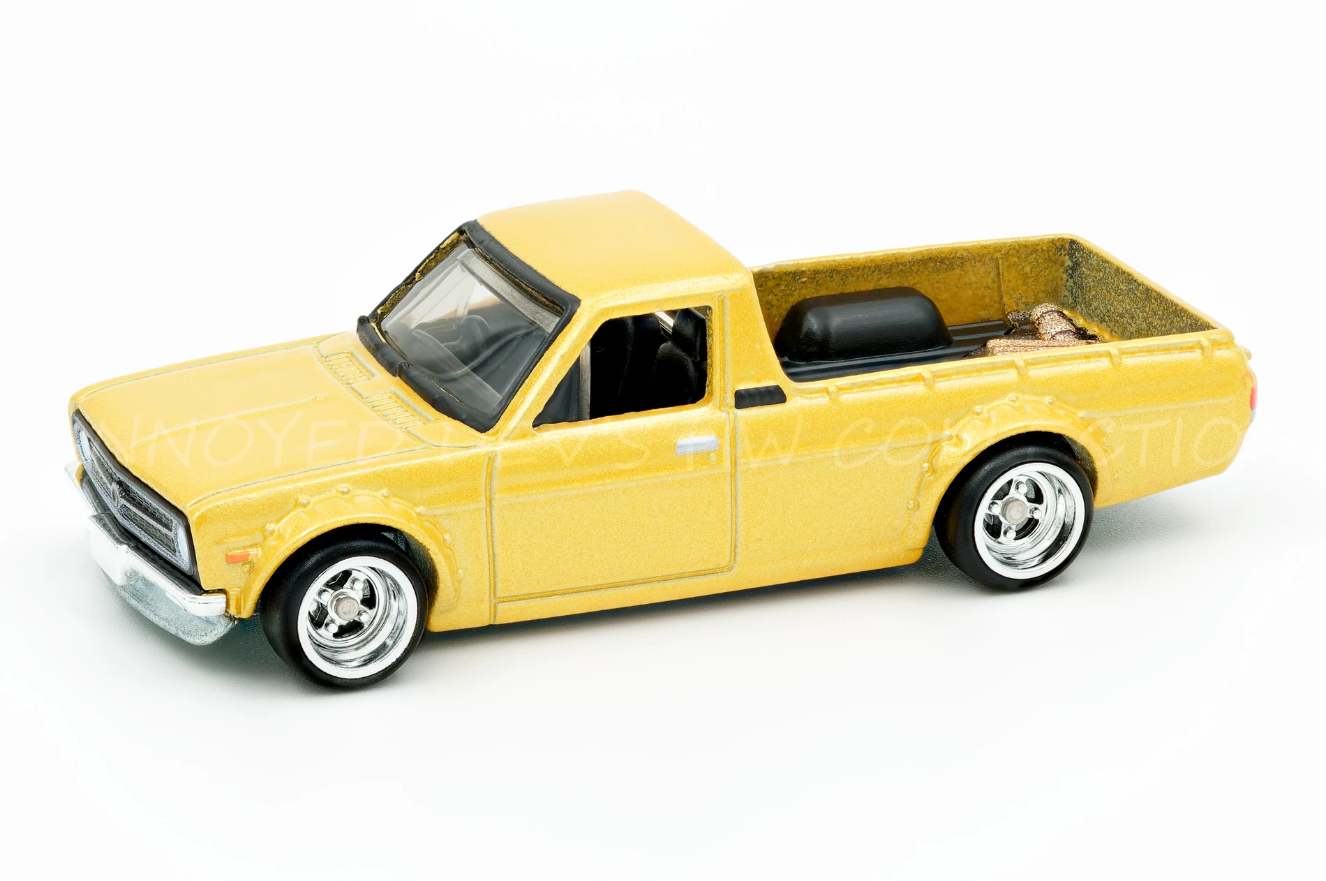 2020 1975 Datsun Sunny Truck (B120) (Metallic Gold)