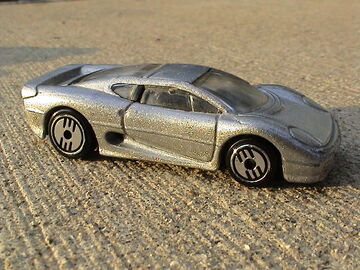 JAGUAR XJ220のレビュー！名門初（？）のスーパーカーをルマン