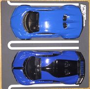A top view of the 2021 Hot Wheels Bugatti Chiron (top) and 2021 Tomica Bugatti Chiron Pur Sport (bottom, 1/63)