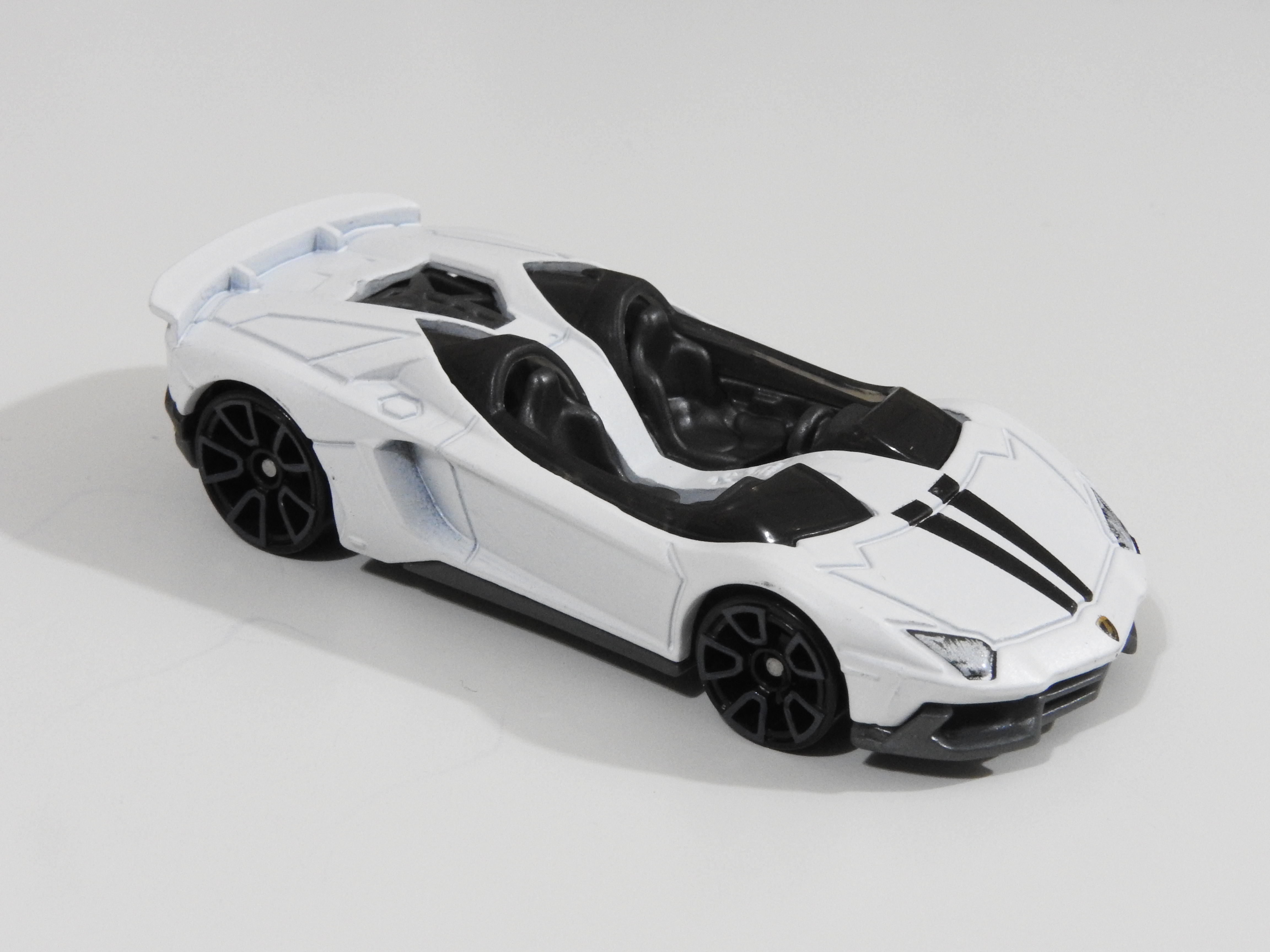 hot wheels lamborghini aventador white