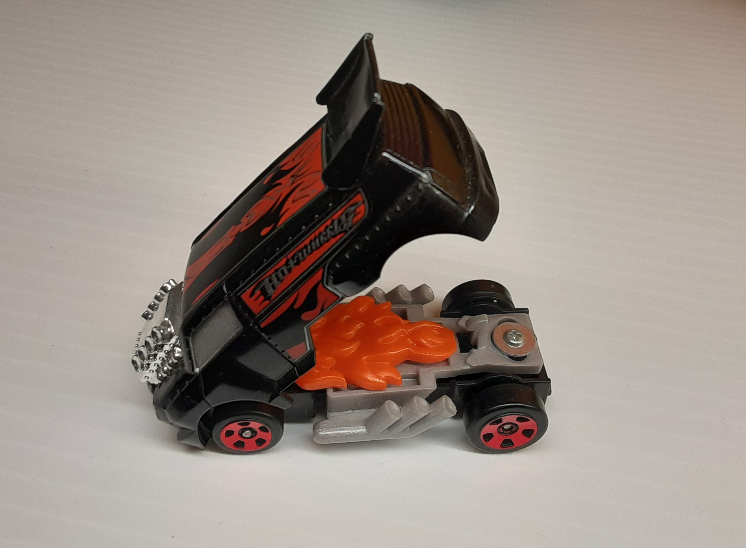 Anyone know what this is? Metal base 1998. The pivot/crash mechanism is  cool. : r/HotWheels