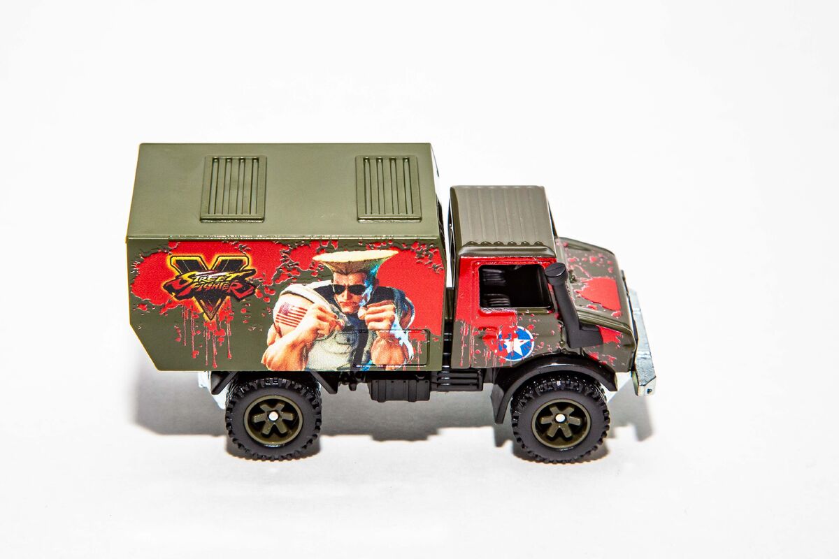 Hot wheels mercedes unimog 1300 hotsell