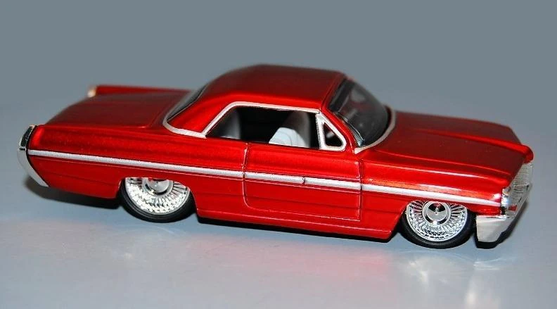 2008 '62 Pontiac Bonneville (Spectraflame Red)