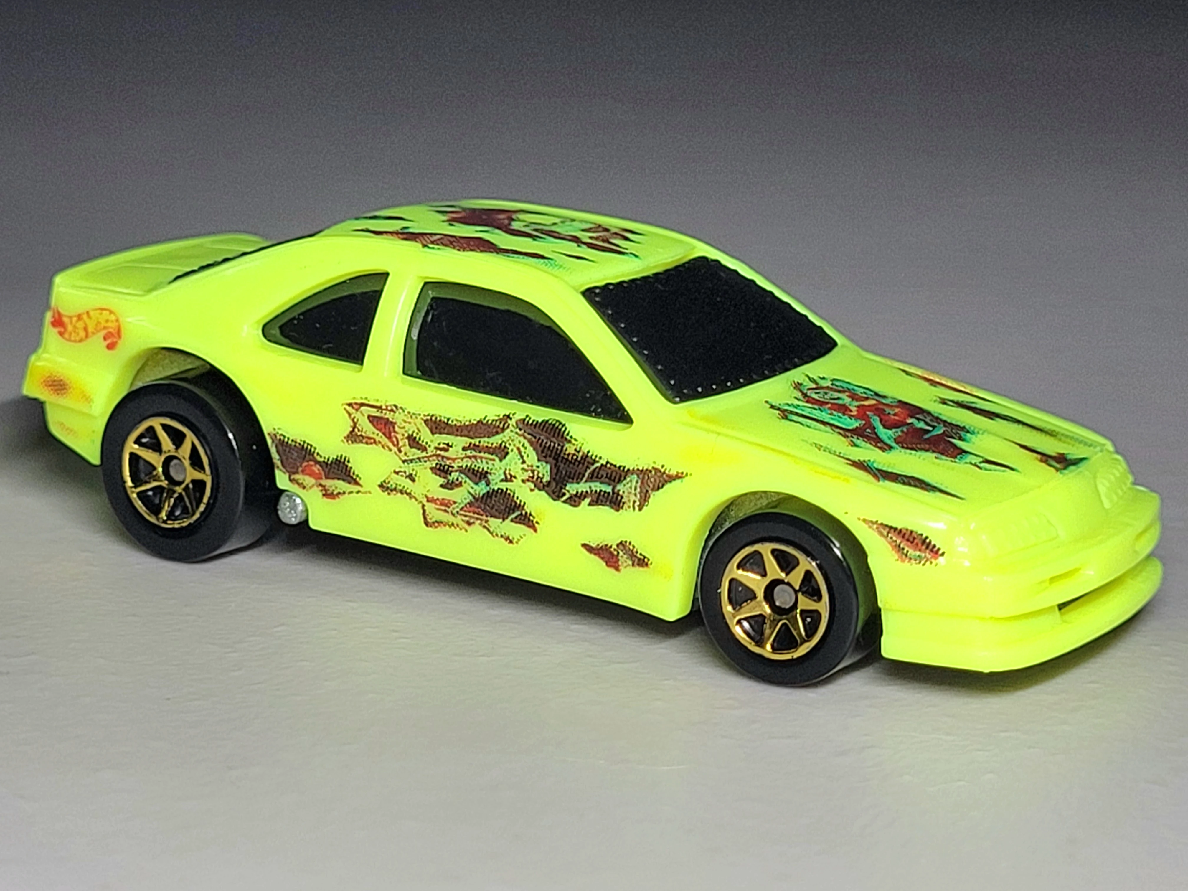 1995 T-Bird Stocker (1990) (Bright Yellow-Green)