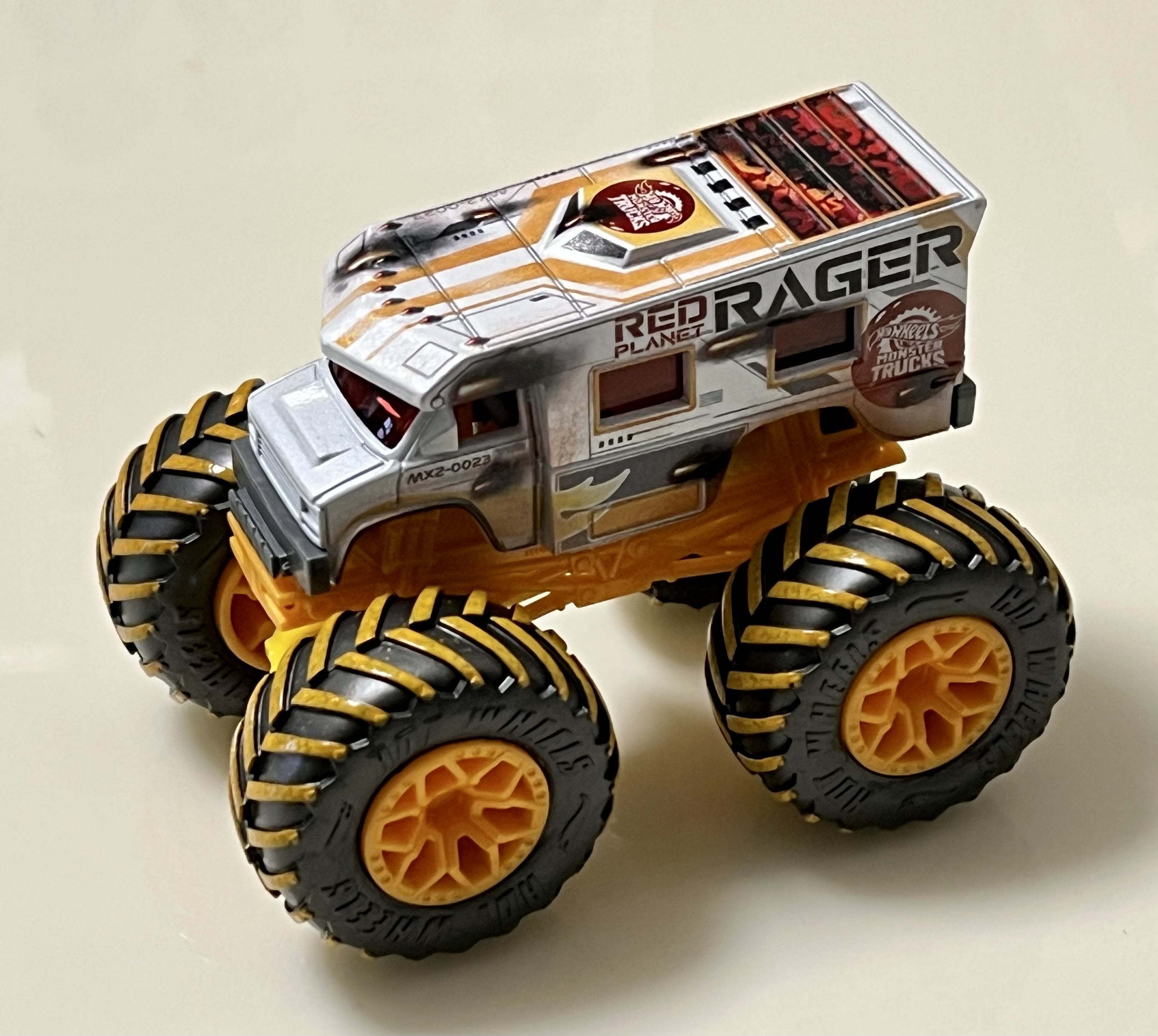 Hot Wheels Monster Trucks 1:64 Scale Wreckreational Includes Connect and Crash Car, 1 - Kroger
