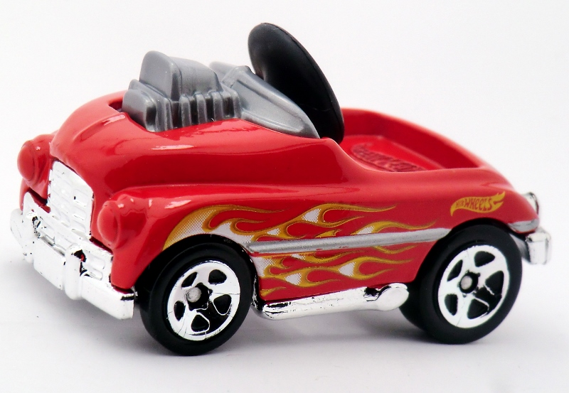 2015 Hot Wheels ~ HW CITY ~ Pedal Driver ~ 74/250 ~ Red Variation ~ Flames 