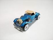 Hong Kong, gold tint grille