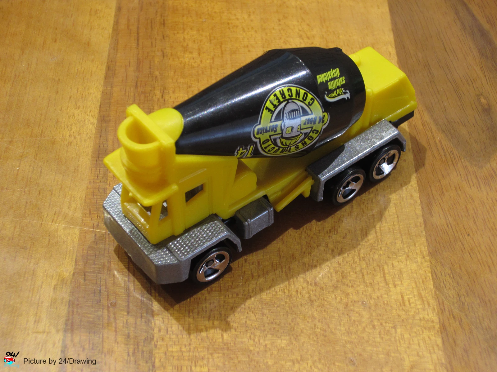 2001 Oshkosh Cement Mixer (Yellow)