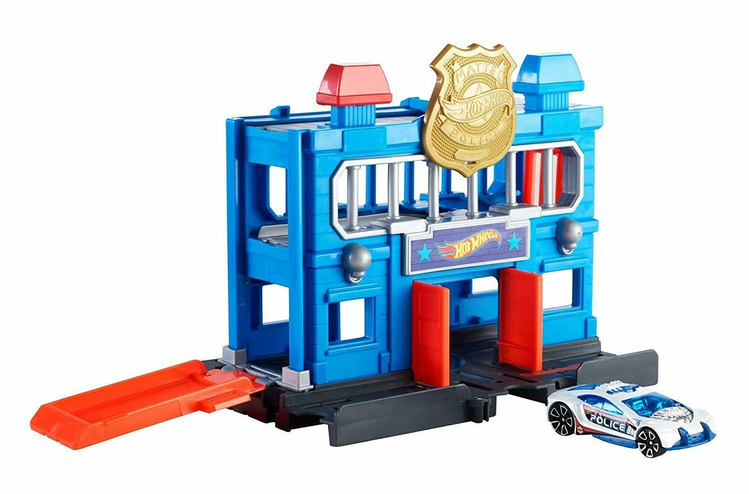 Hot Wheels City Downtown Repair Station Playset with 1 Car