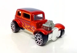 Is this a 1969 '32 Ford Vicky Redline