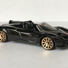 hot wheels 17 pagani huayra roadster