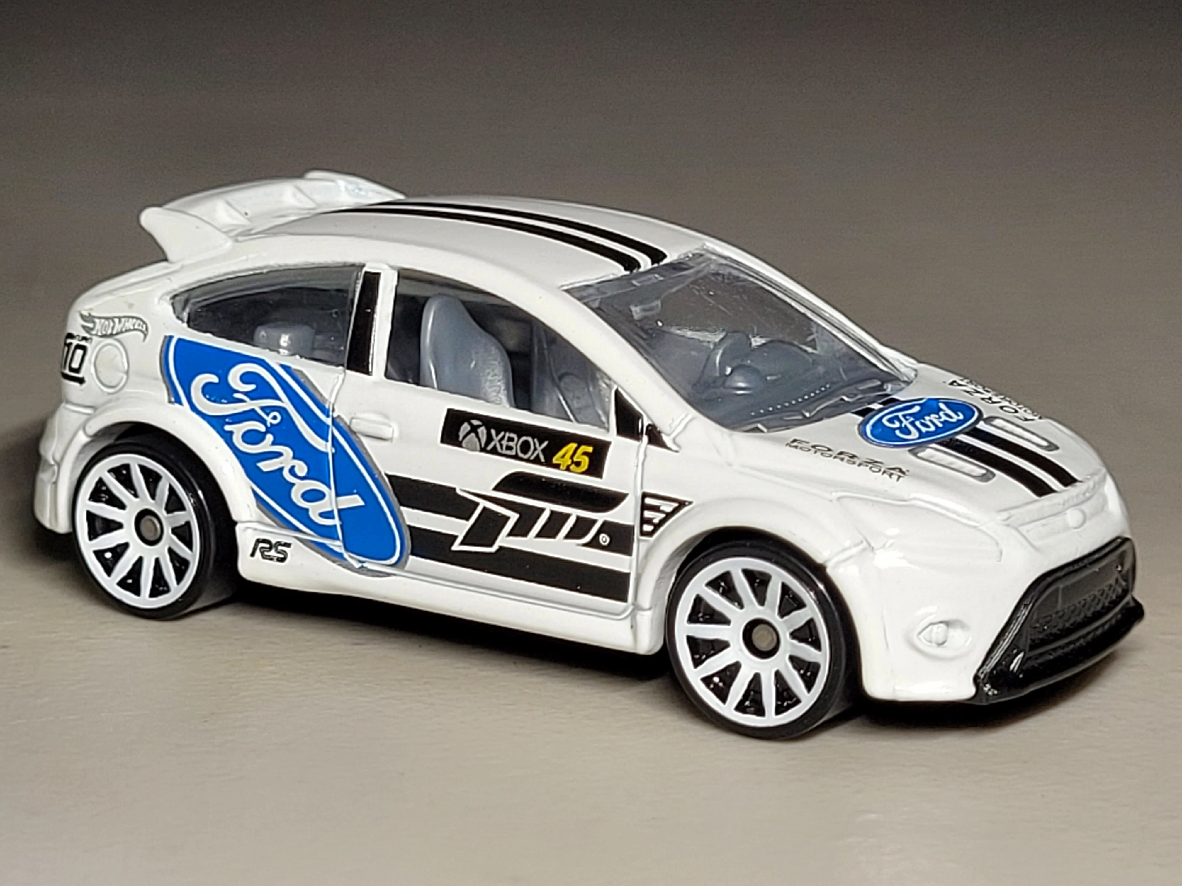 2017 '09 Ford Focus RS (White)