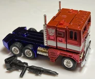 RLCOptimusPrimeLoose.jpeg (434 KB) Loose with blaster