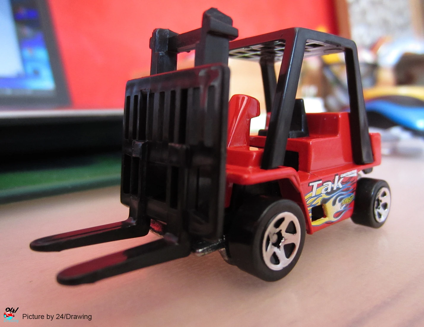 2001 CAT Forklift (Red)