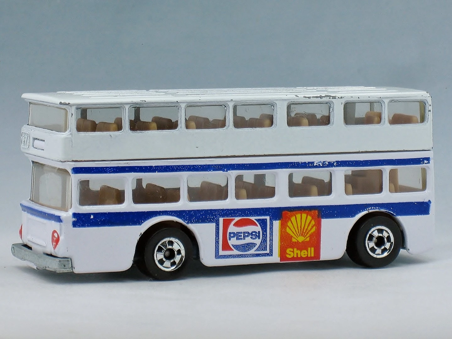 hot wheels bus