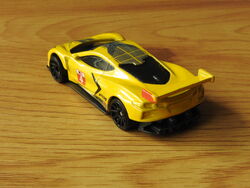 Hot Wheels Corvette C8 R Esportivo Amarelo Mattel GRX31 em Promoção na  Americanas