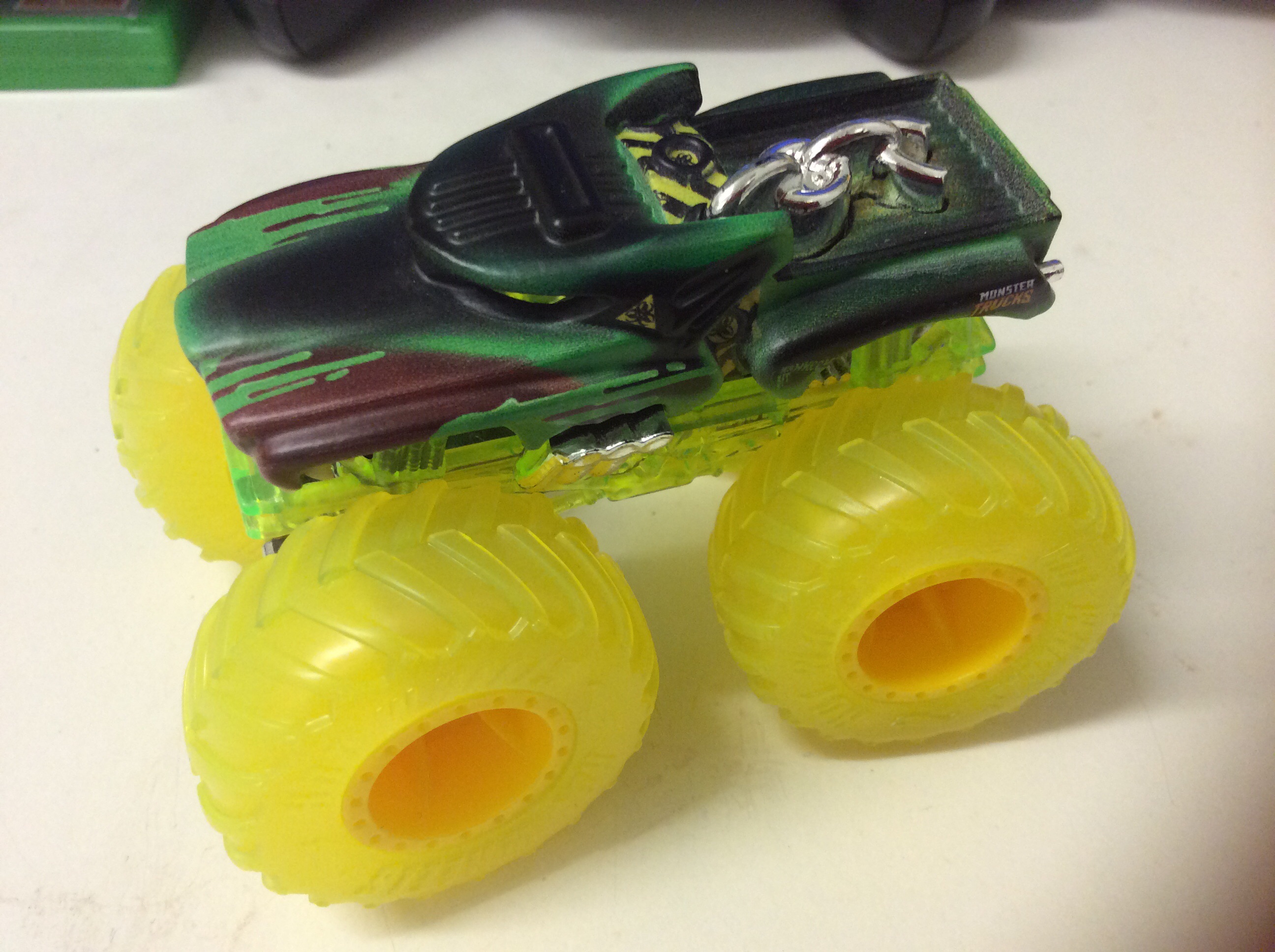 Hot Wheels Monster Trucks 1:64 Scale Chassis Snapper, Includes Hot Wheels Die Cast Car, 1 - Kroger