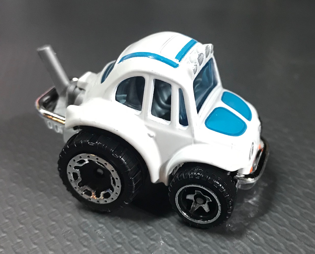 Hot Wheels'70 VOLKSWAGEN Baja Bug Blanc VW Beetle #126 2020 nouveau sur Court Carte 