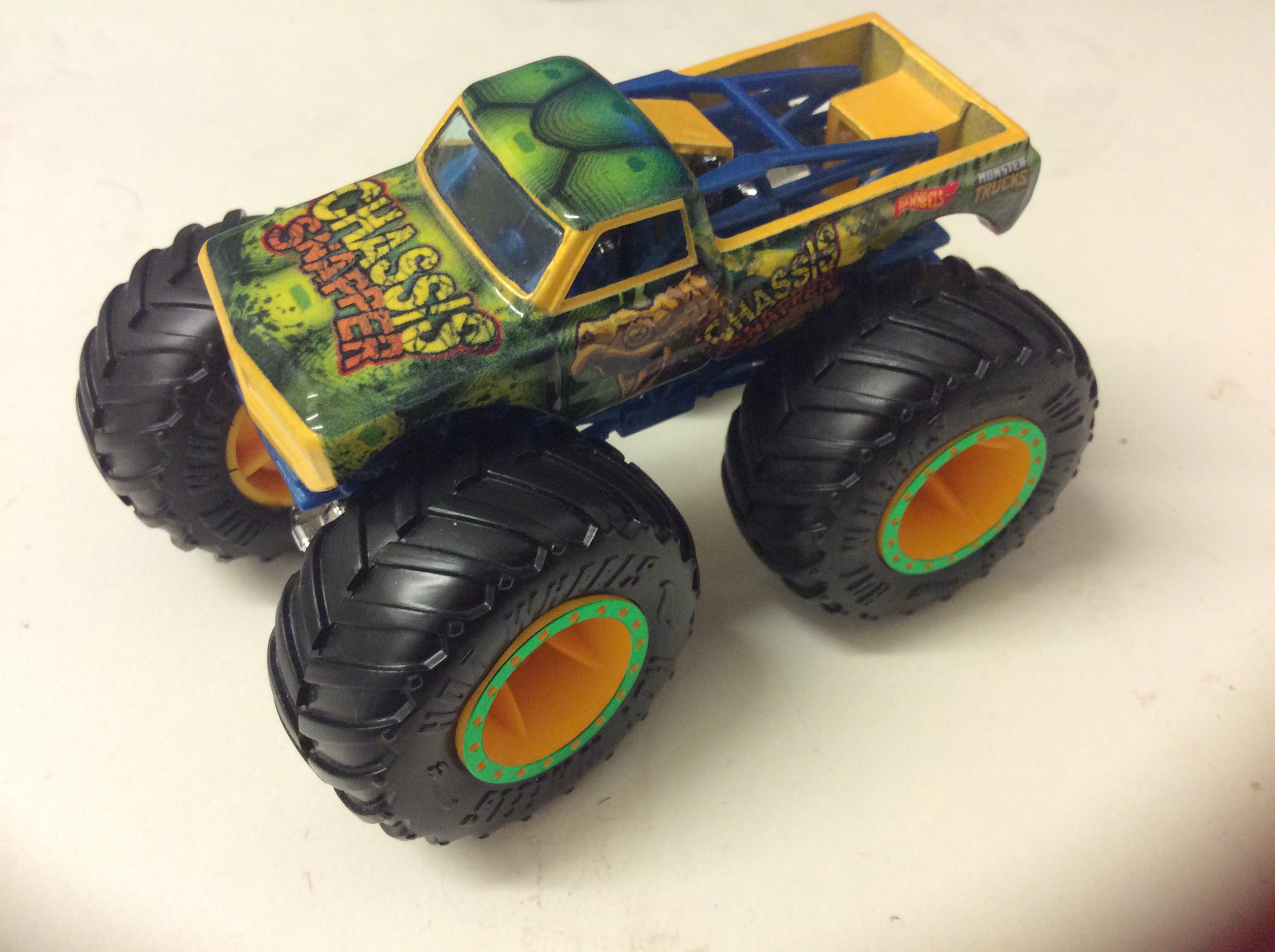 Hot Wheels Monster Trucks 1:64 Scale Chassis Snapper, Includes Hot Wheels  Die Cast Car, 1 - Kroger