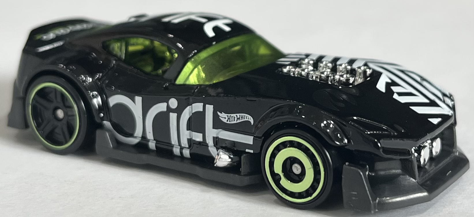  Hot Wheels 2022 - Dodge Challenger Drift Car - HW Drift 3/5  [White] 207/250 : Toys & Games