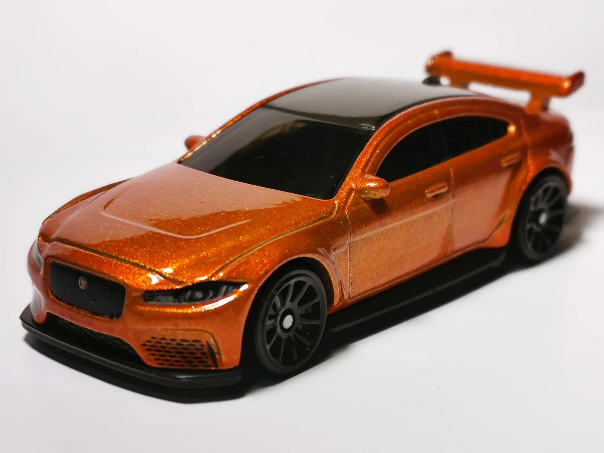 Jaguar XE SV Project 8 #85 Noir - Hot Wheels 2021 Case K, Modèle WA203 - Neuf