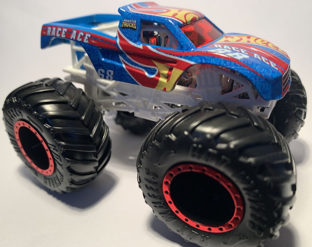 Hot Wheels Monster Trucks Oversized Race Ace