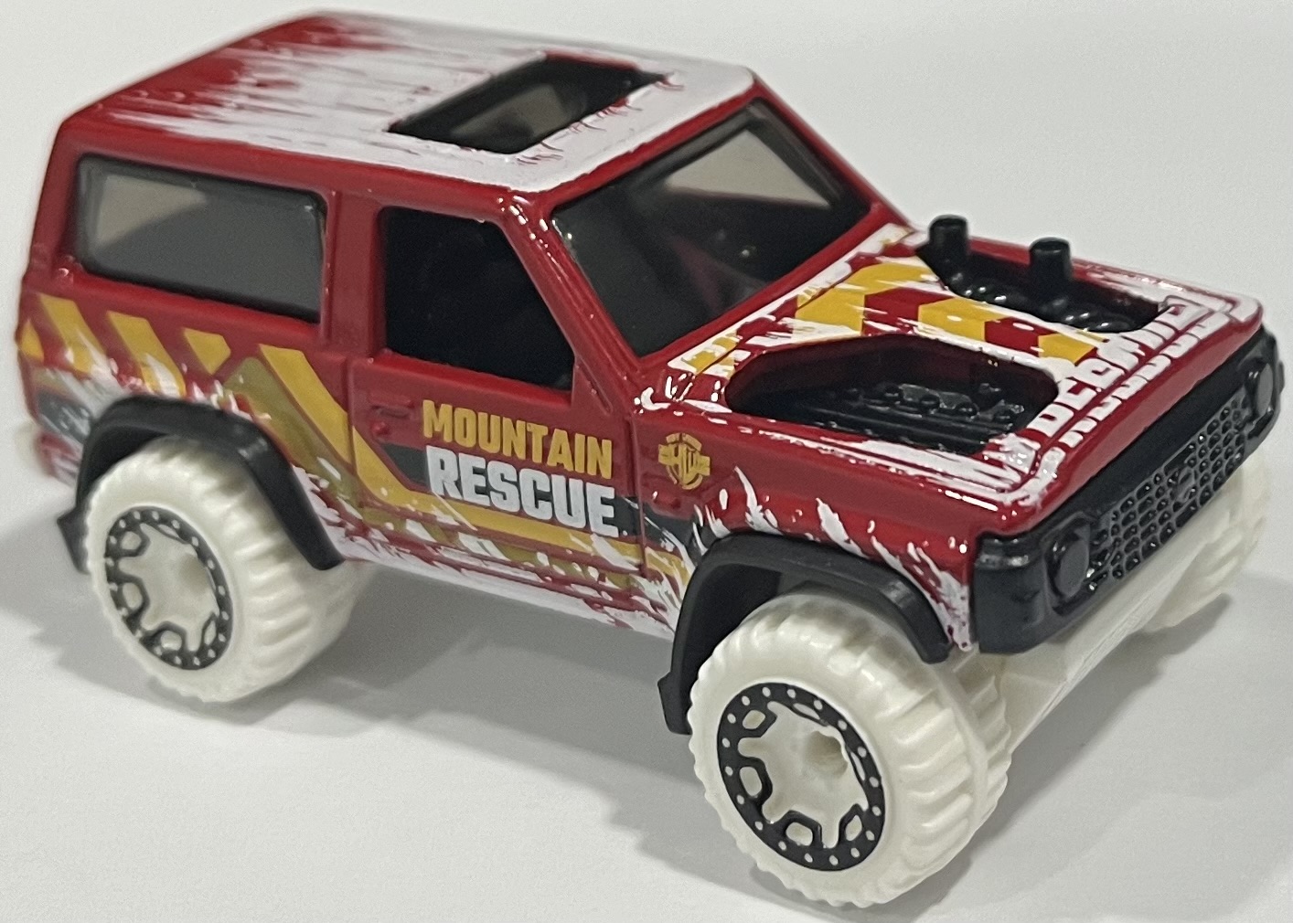  Hot Wheels HNK05 Basic Car Nissan Patrol Custom, Ages 3 and Up  : Arts, Crafts & Sewing