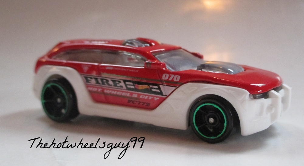 Hot Wheels 2014 #045/250 HW PURSUIT red/white Fire support car HW CITY Batch F 