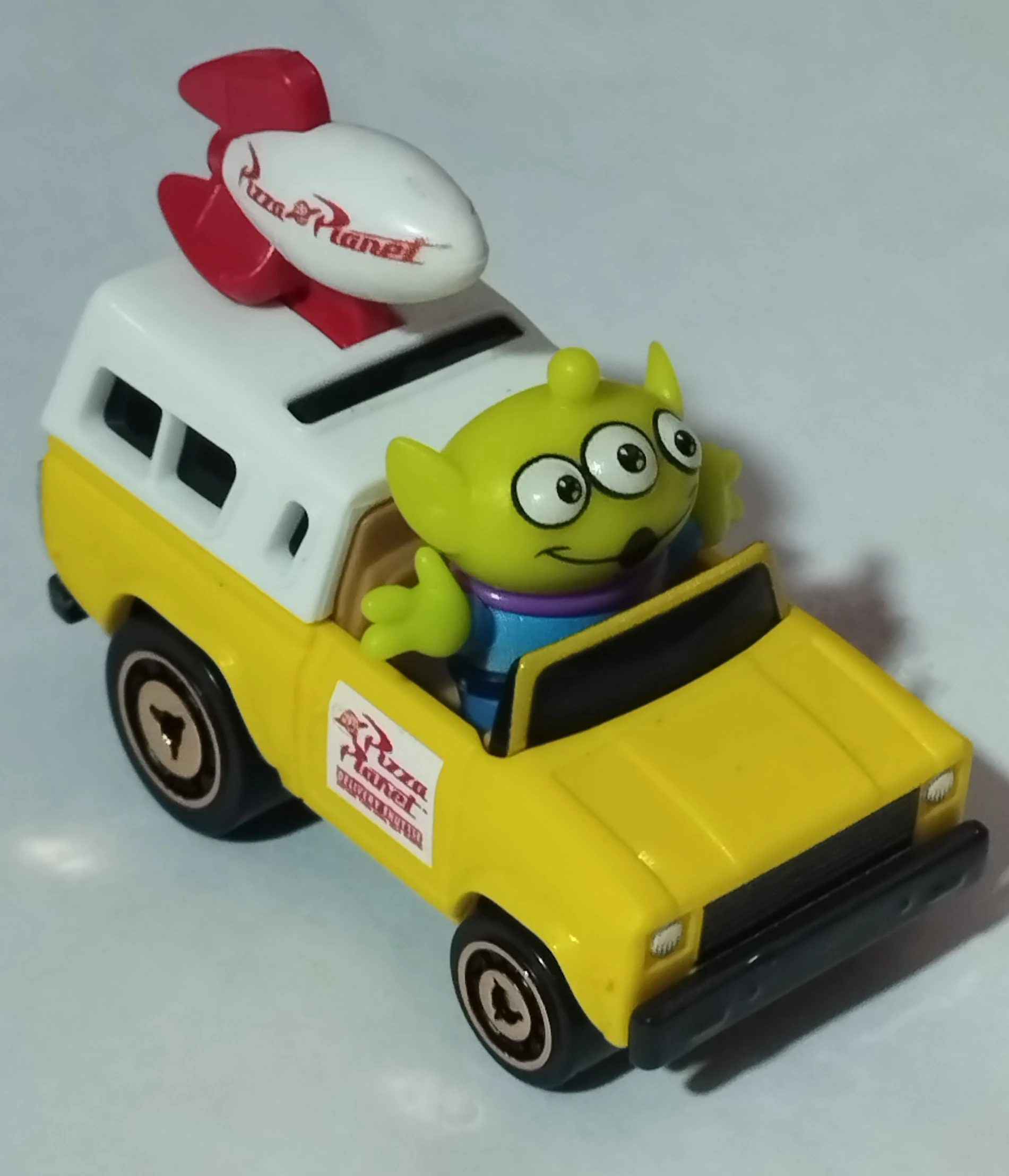 2025 Space Alien (Yellow)