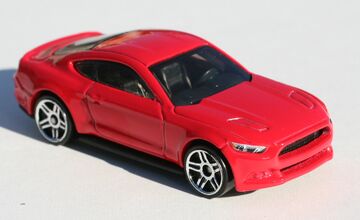 Amazon.com: Hot Wheels 2015 Ford Mustang GT Convertible 168