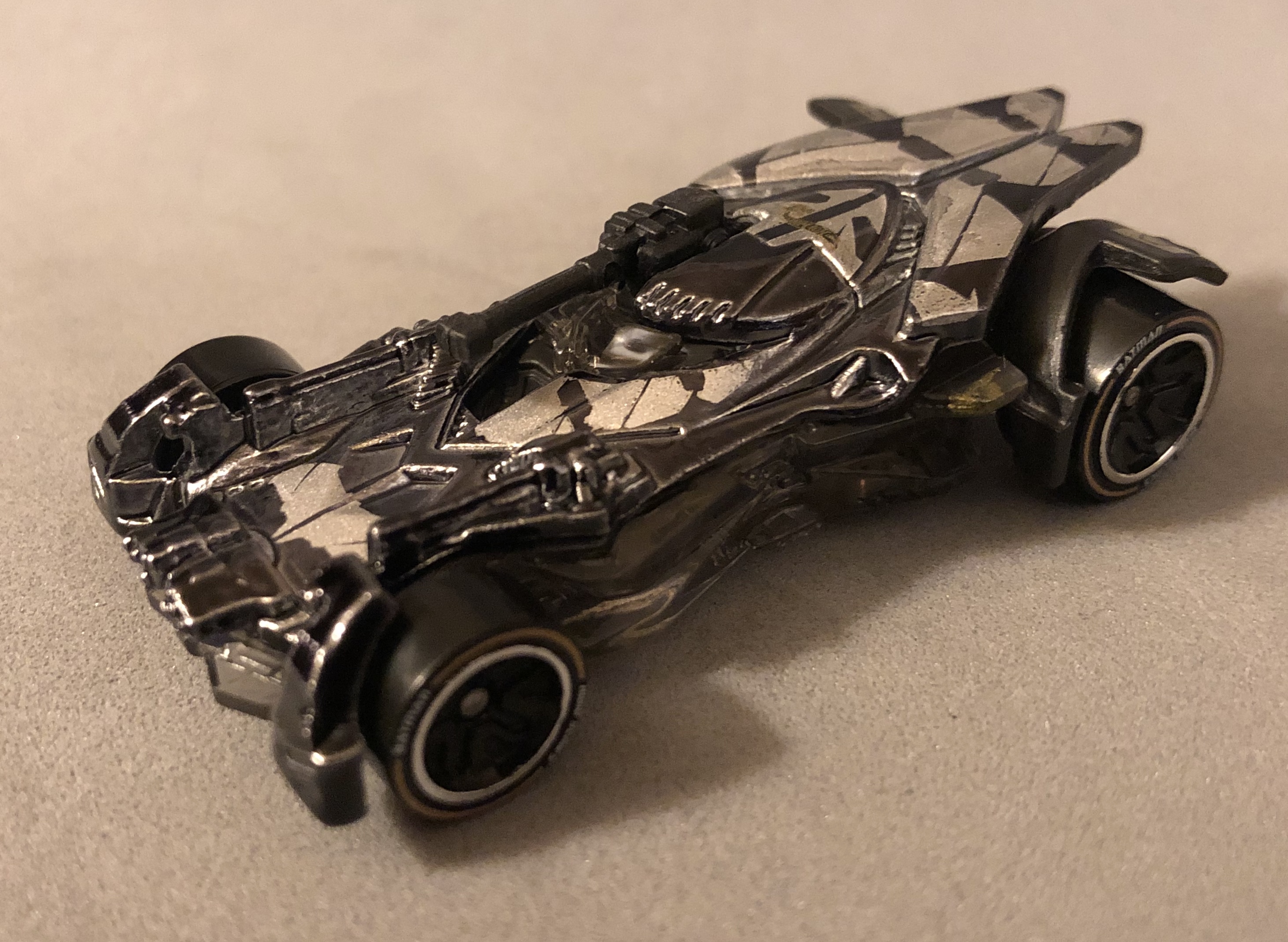  HOT WHEELS JUSTICE LEAGUE BATMOBILE Vehicle : Toys & Games