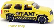 R7534 - HW City Works 2010 1/10 #117/214 - Plastic body