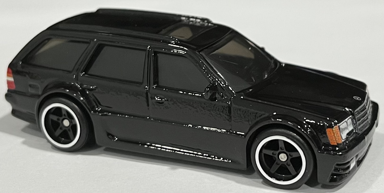 2025 Hot Wheels Premium Boulevard Mercedes-Benz E 36 AMG E36