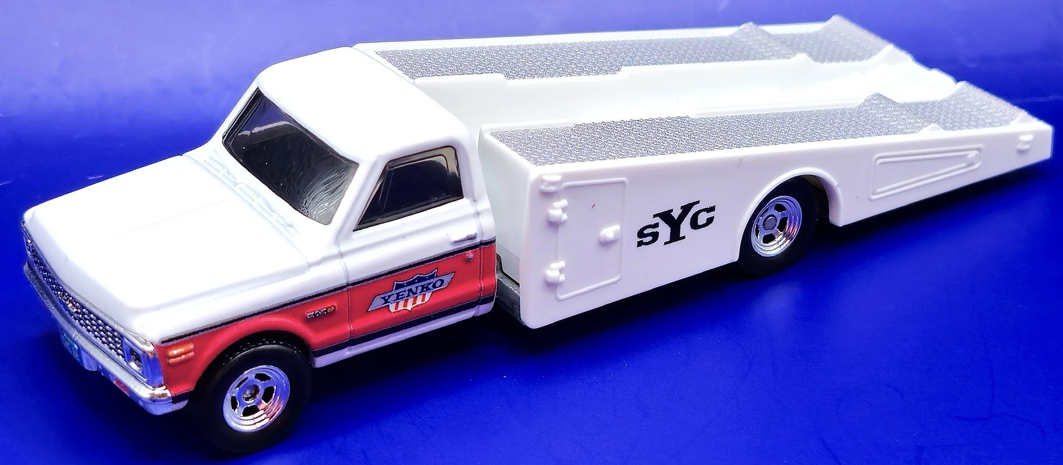 2026 '72 Chevy Ramp Truck (White)