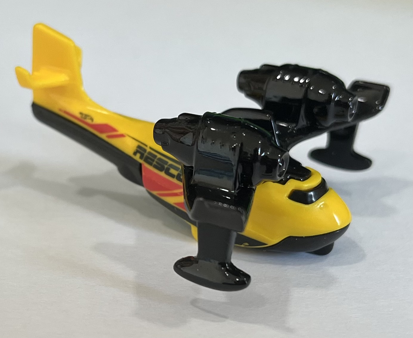 https://static.wikia.nocookie.net/hotwheels/images/c/cb/WaterBomber.jpg/revision/latest?cb=20210926023417