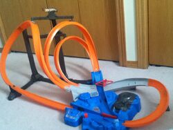 Hot wheels triple track shop twister