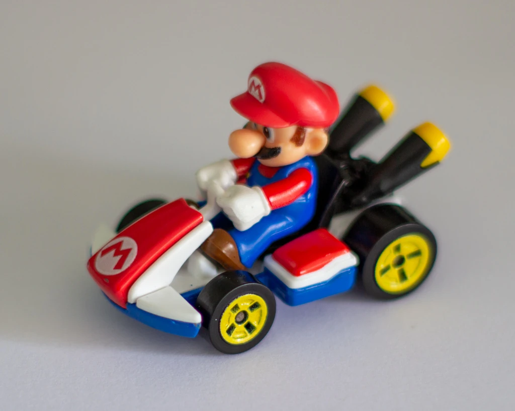 hot wheels mario kart luigi standard kart