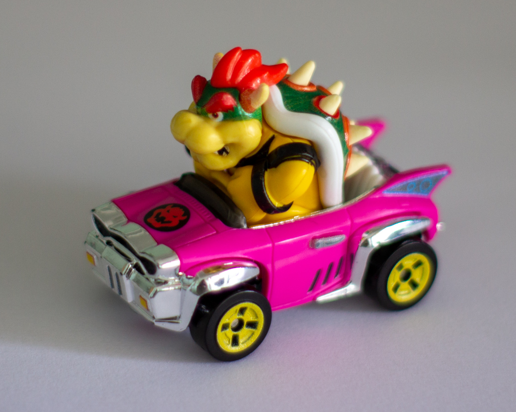  Hot Wheels GBG31 Mario Kart 1:64 Die-Cast Bowser with Badwagon  Vehicle : Toys & Games