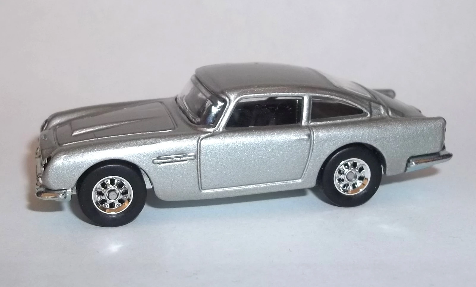 2016 Aston Martin 1963 DB5 (Metalflake Light Champagne)