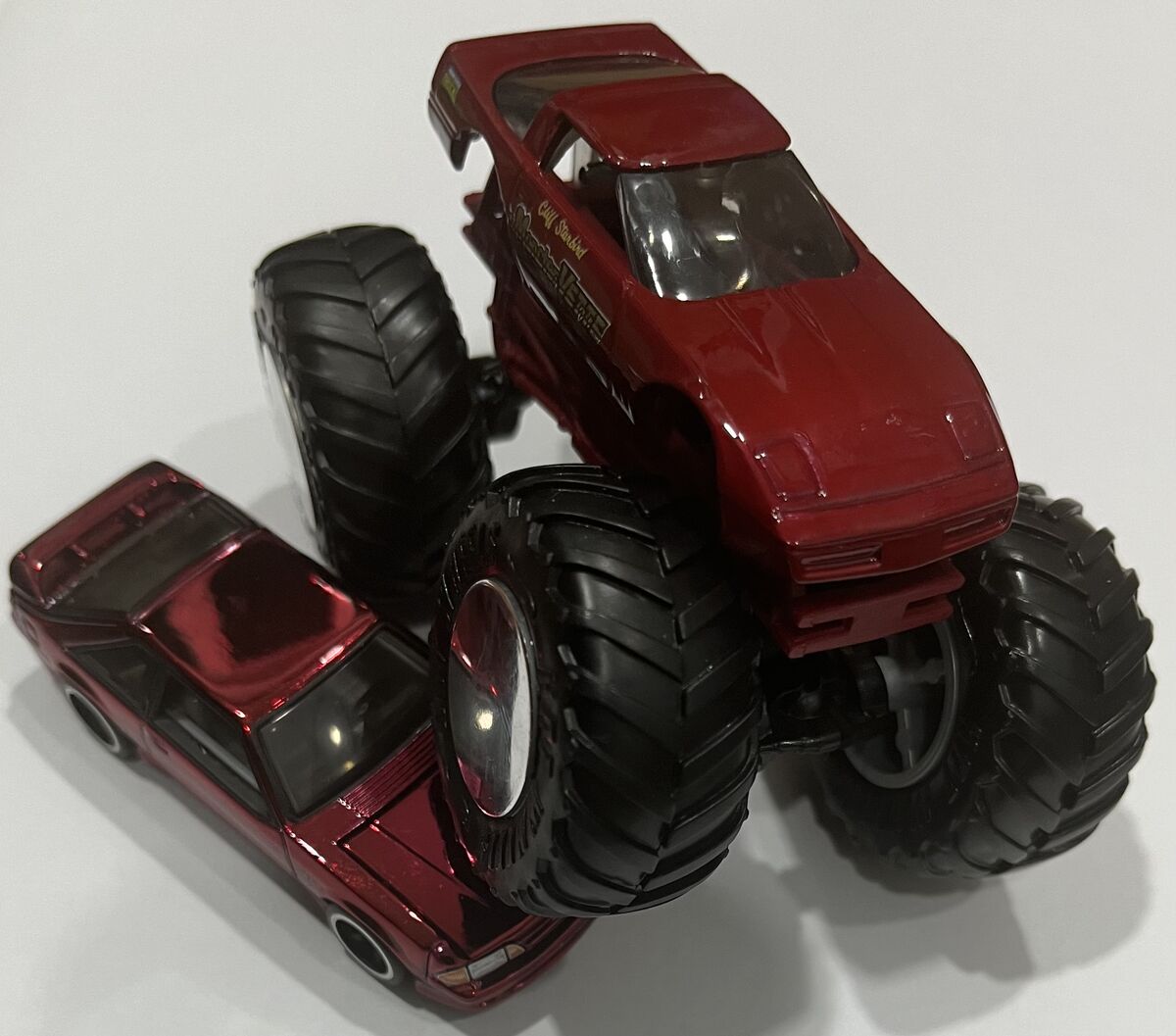 CORVETTE (Monster Truck) のレビュー！'84年式C4コルベット