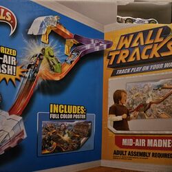 Hot wheels wall tracks mid air madness discount