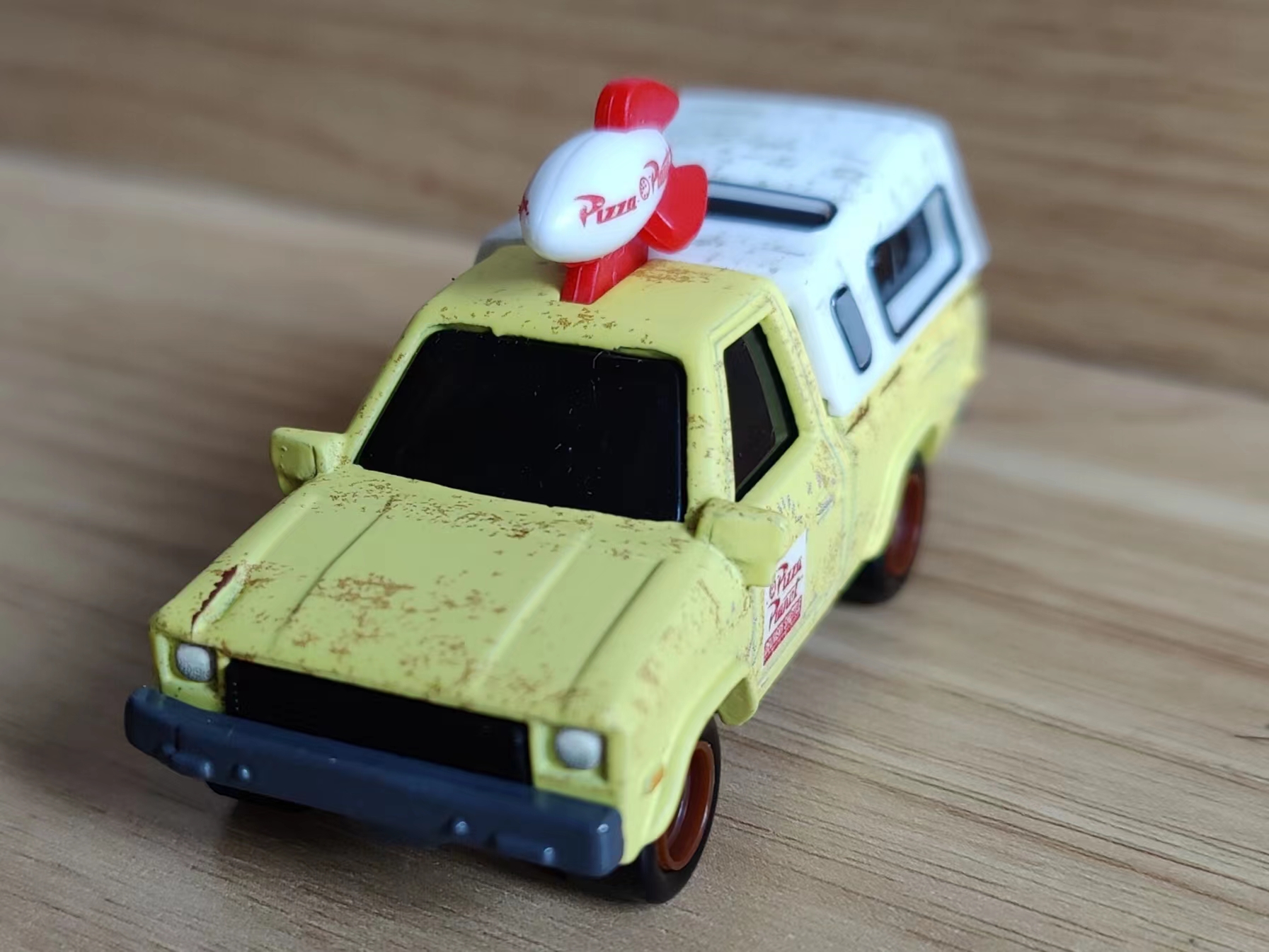 ホットウィール　トイストーリー　PIZZA PLANET TRUCK Hot Wheels Pizza Planet Truck 1:64 Scale Car Play Vehicle