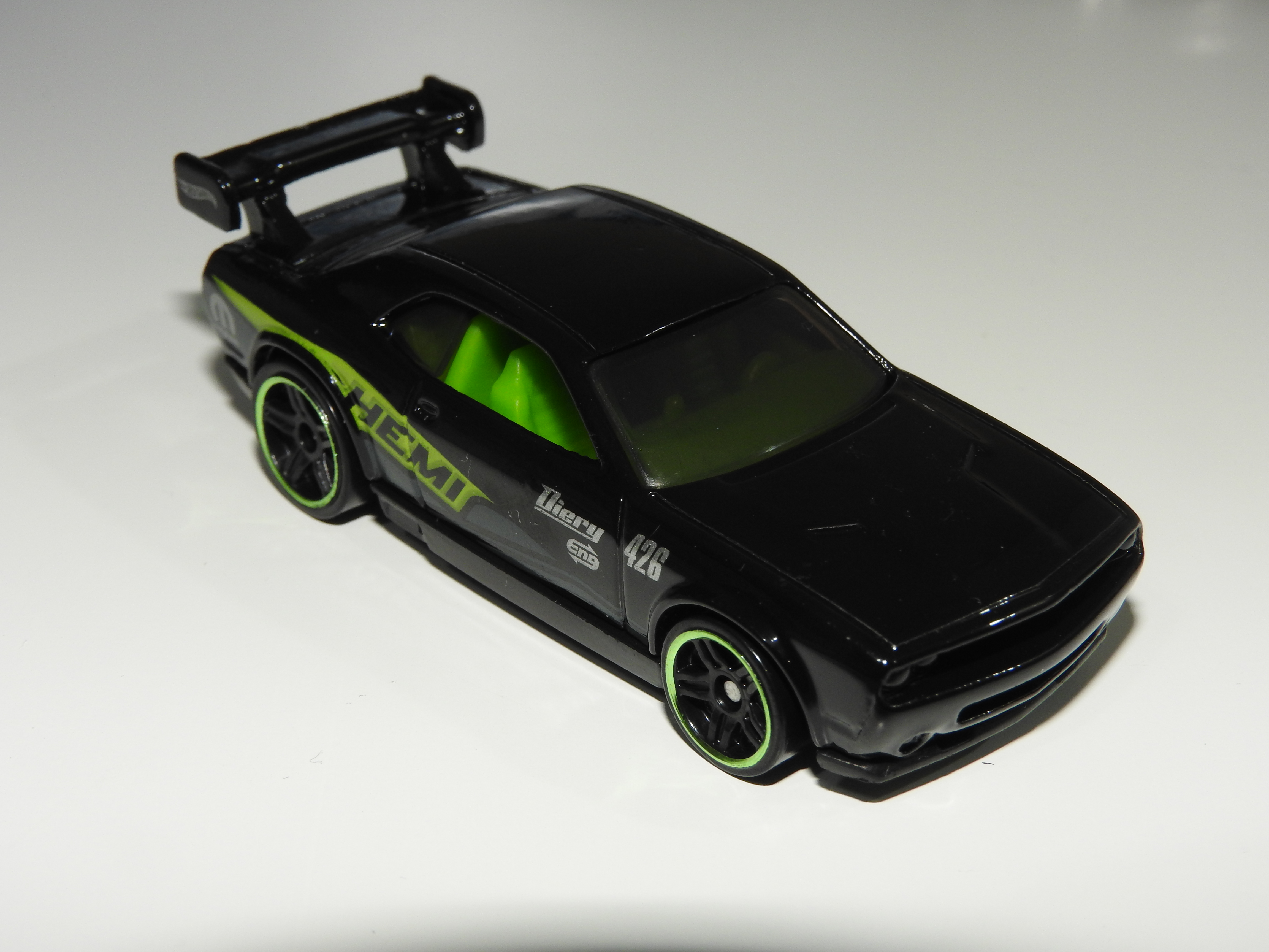 Hot Wheels - Dodge Challenger Drift Car - Coleção Nightburnerz