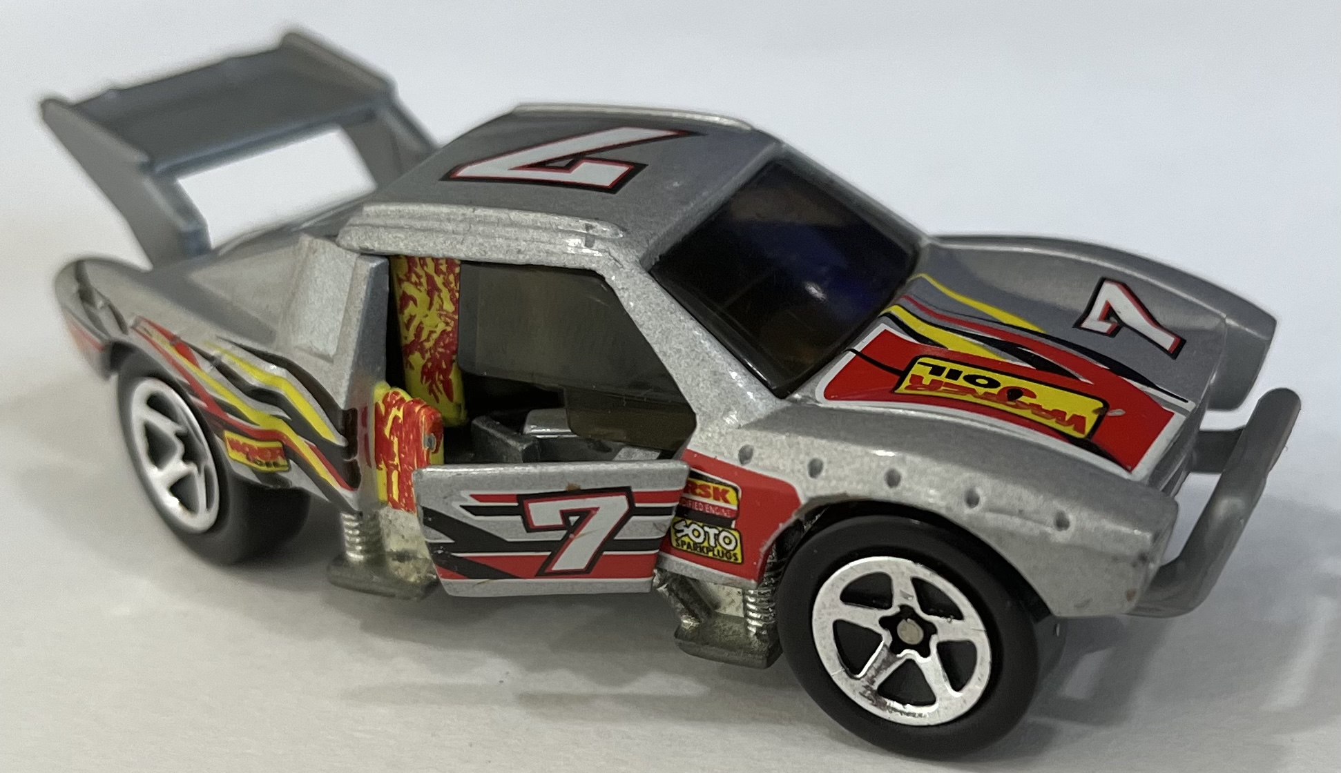 Anyone know what this is? Metal base 1998. The pivot/crash mechanism is  cool. : r/HotWheels