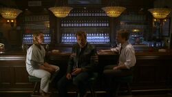 S04E15 House Chase and wilson at the bar