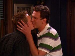 Neil Patrick Harris und Jason Segel albern herum.
